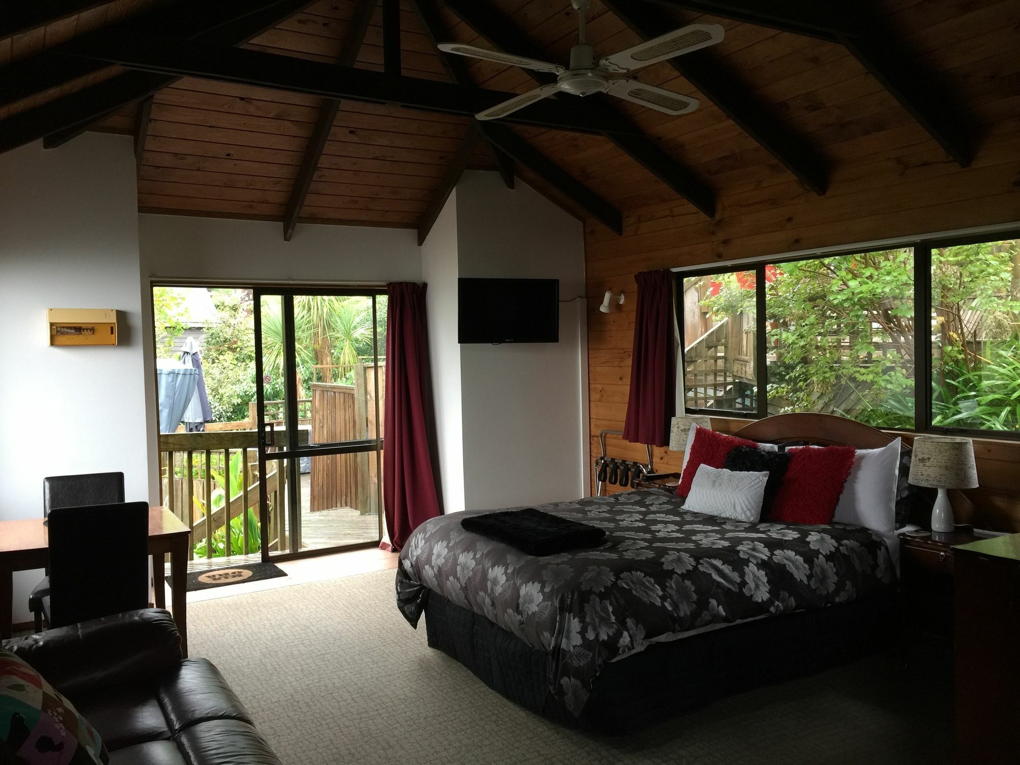 Grafton Cottage & Chalets Темз Екстериор снимка